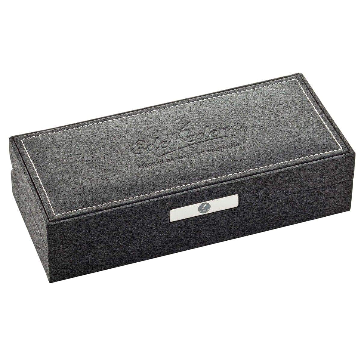 Waldmann-Verpackung-0160_Etui_Edelfeder_geschlossen_0512af9c-42b4-4318-ab4b-e9cdba3a772e